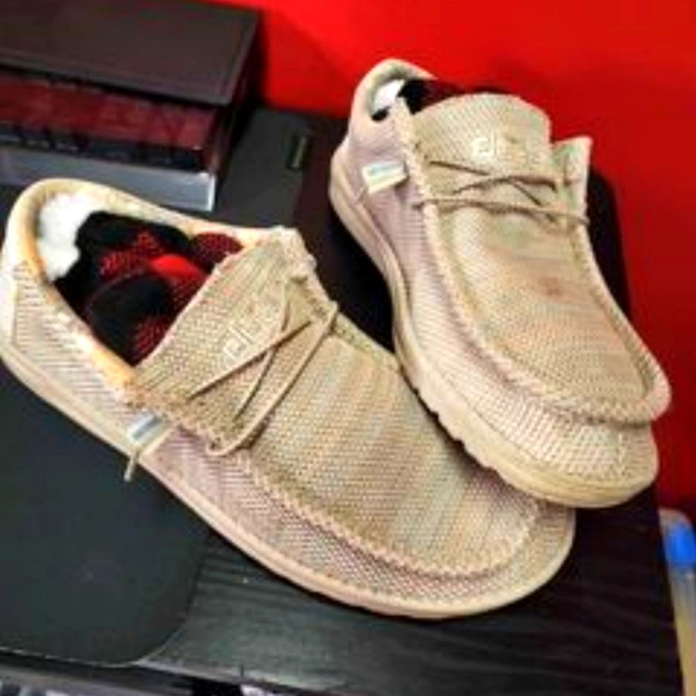 Hey Dude size 12